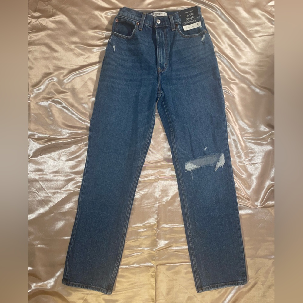 Abercrombie NEW 90’s Straight Ultra High Rise Size 4/27 Regular Length